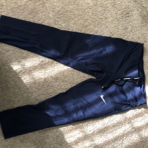 navy cropped nike leggings